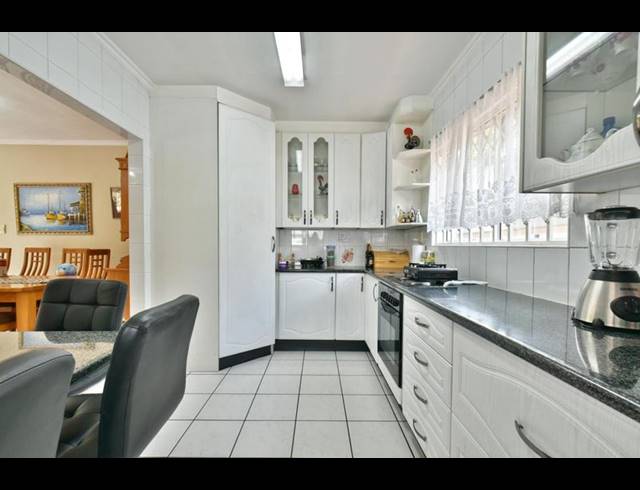 3 BEDROOM HOUSE FOR SALE IN KENSINGTON